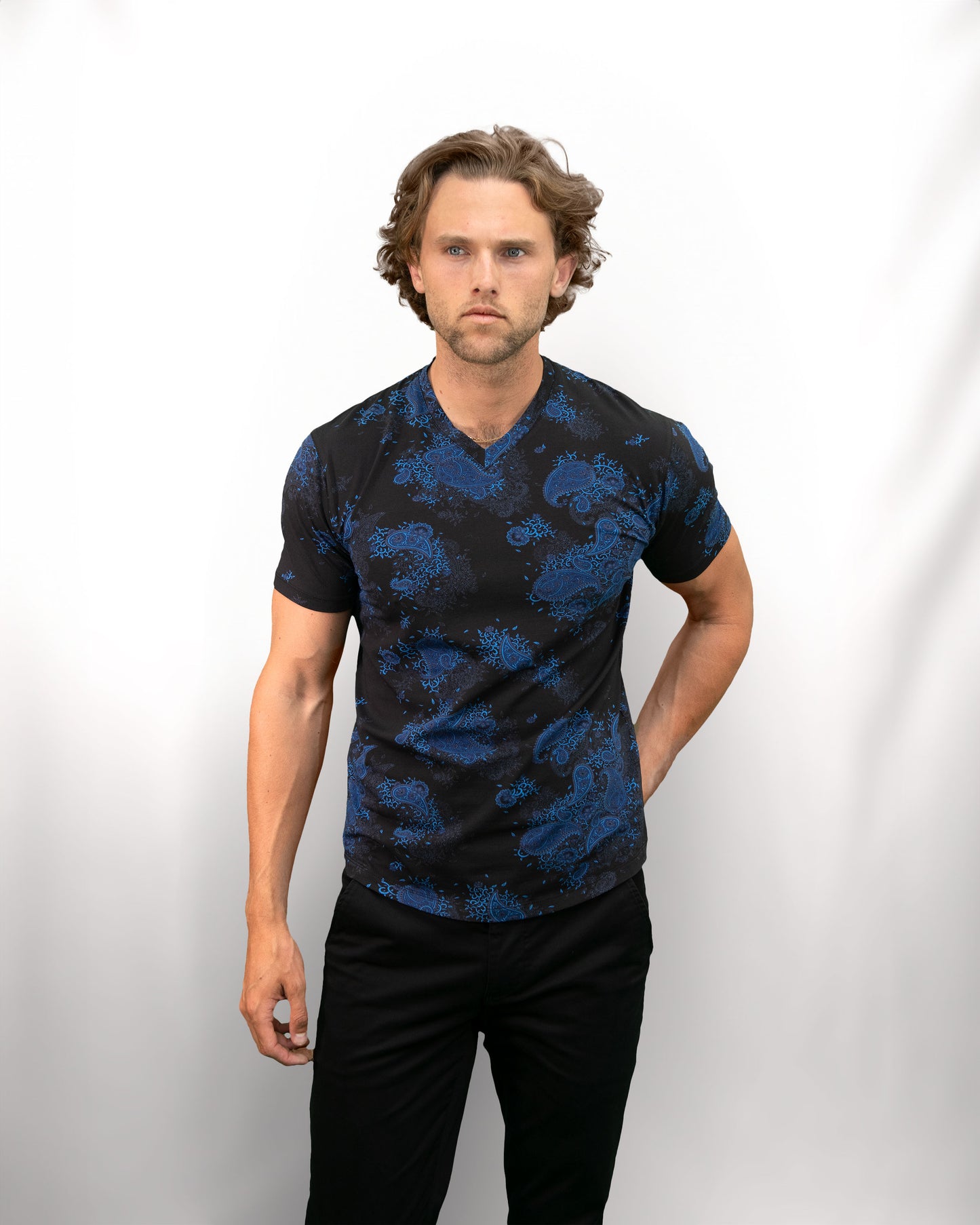 MAZE CAMPANIA FLORAL V-NECK TEE - BLACK