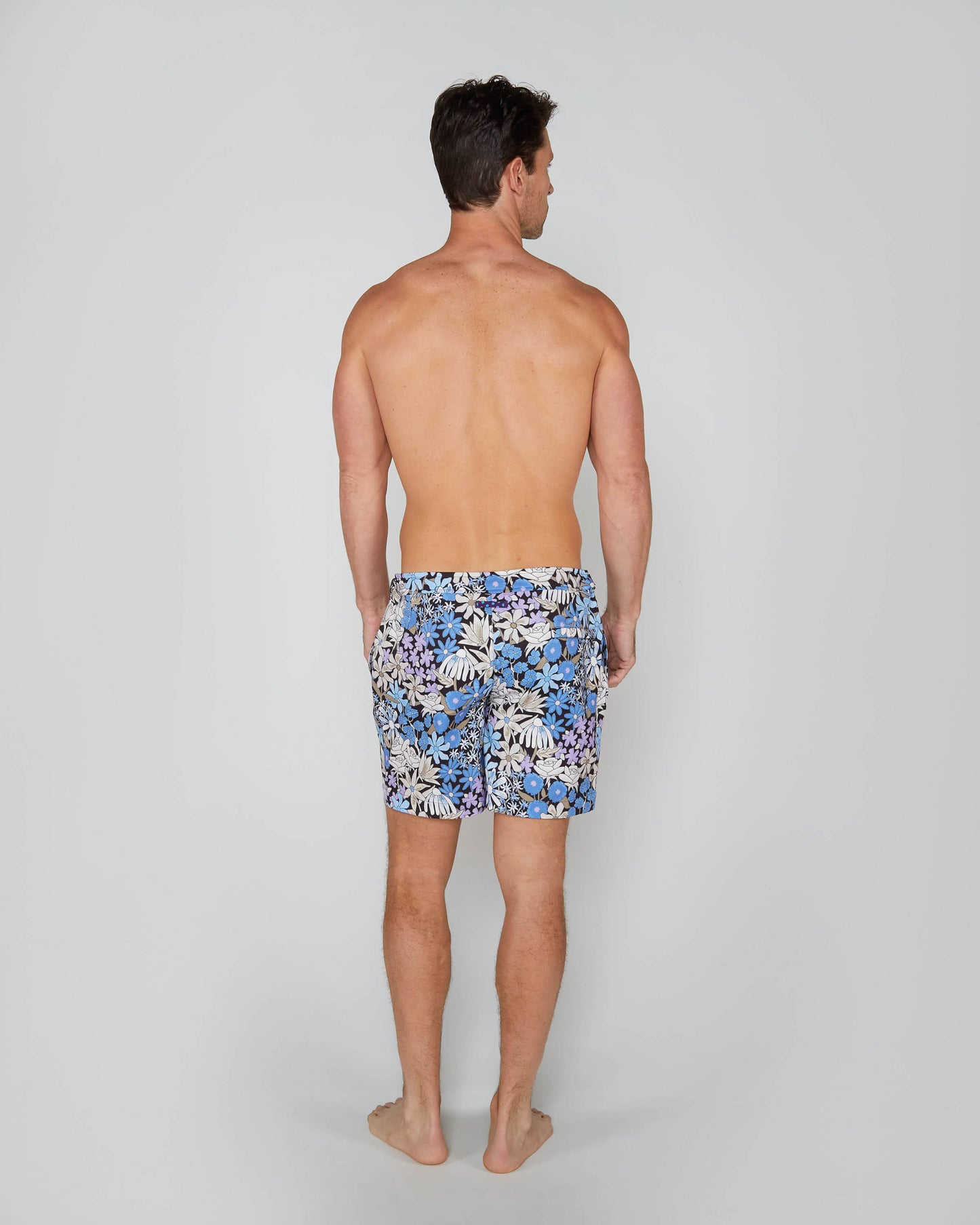 POOL ROUGH BADESHORTS MIT BLUMENMUSTER – SCHWARZ