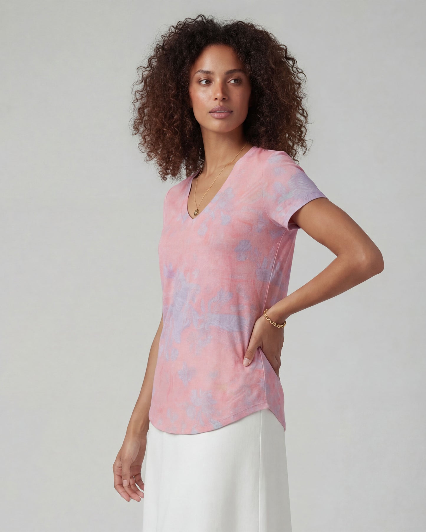 VICTORIA PAISLEY EXPLOSION CORAL WOMENS V-NECK PRINTED TOP
