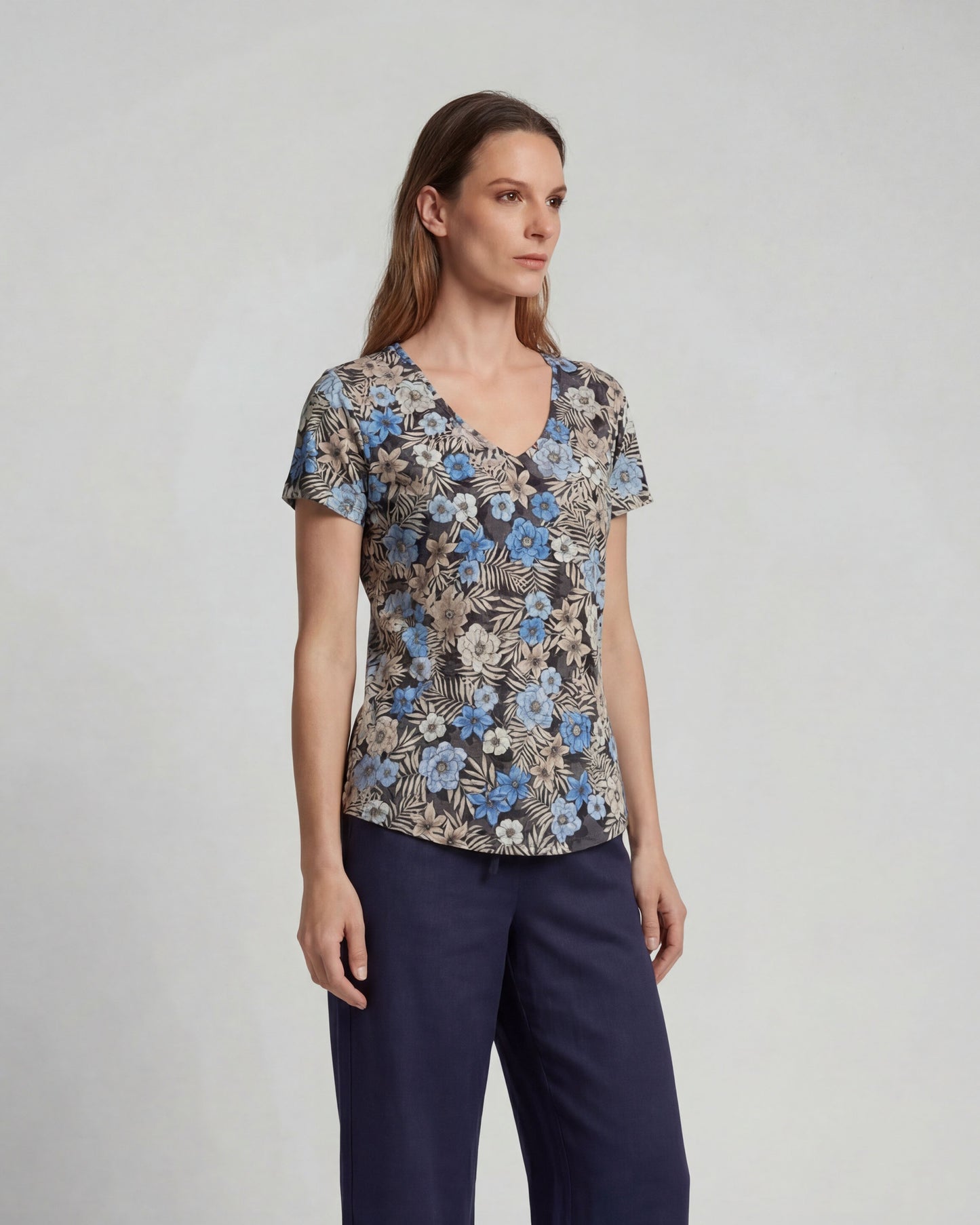 VICTORIA TROPICAL MIX BLACK WOMENS V-NECK PRINTED TOP