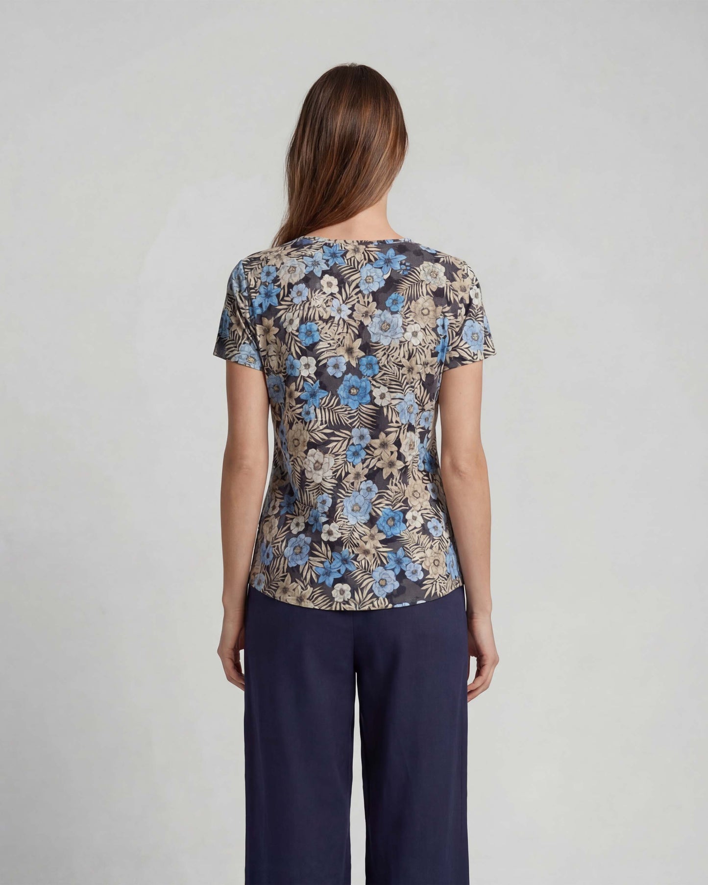 VICTORIA TROPICAL MIX BLACK WOMENS V-NECK PRINTED TOP