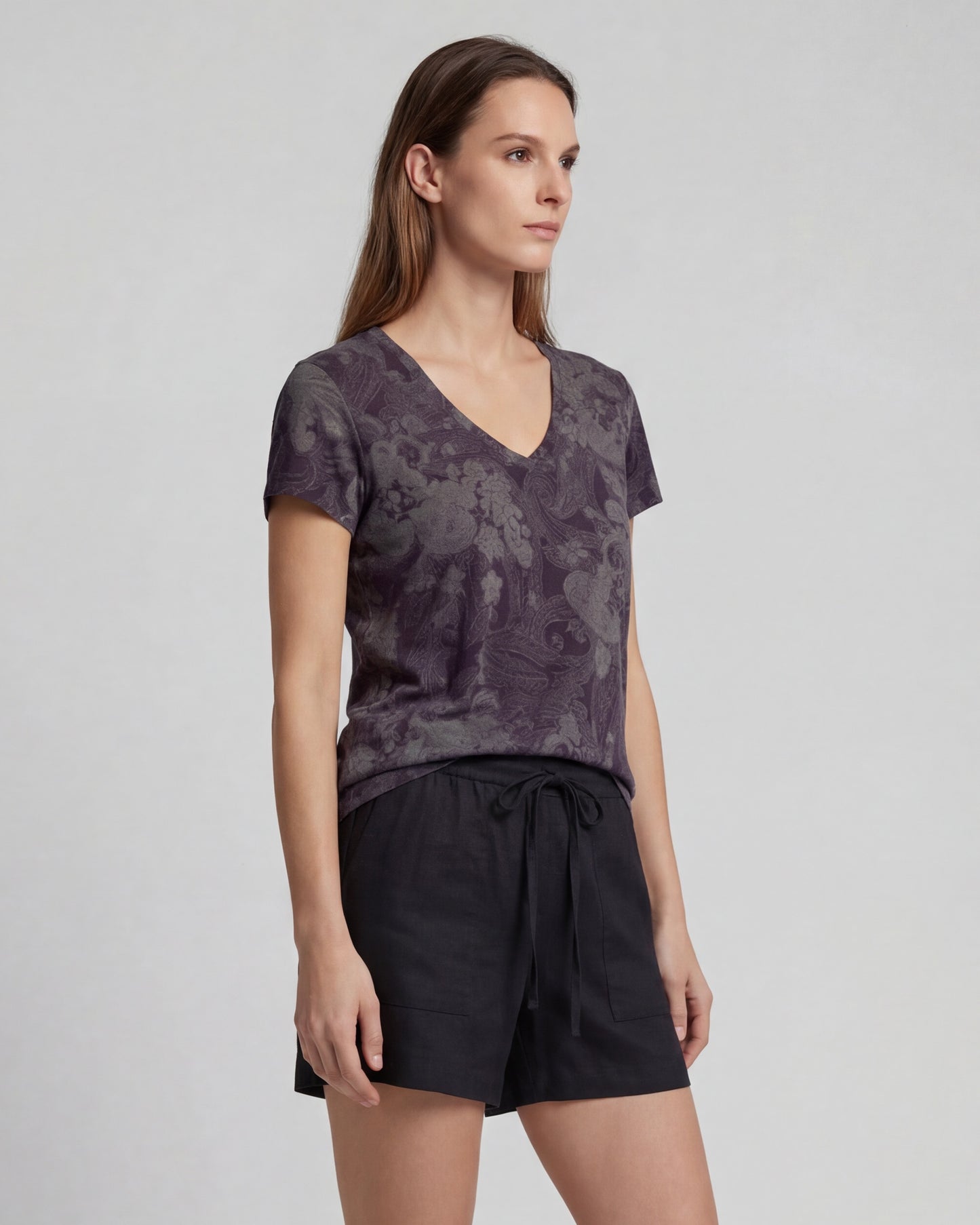 VICTORIA PAISLEY EXPLOSION BLACK WOMENS V-NECK PRINTED TOP